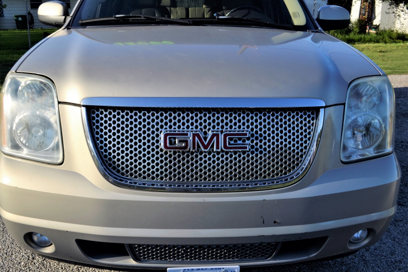 concession-auto-CAP D AIL-min_gmc-yukon-truck-grill-2828425